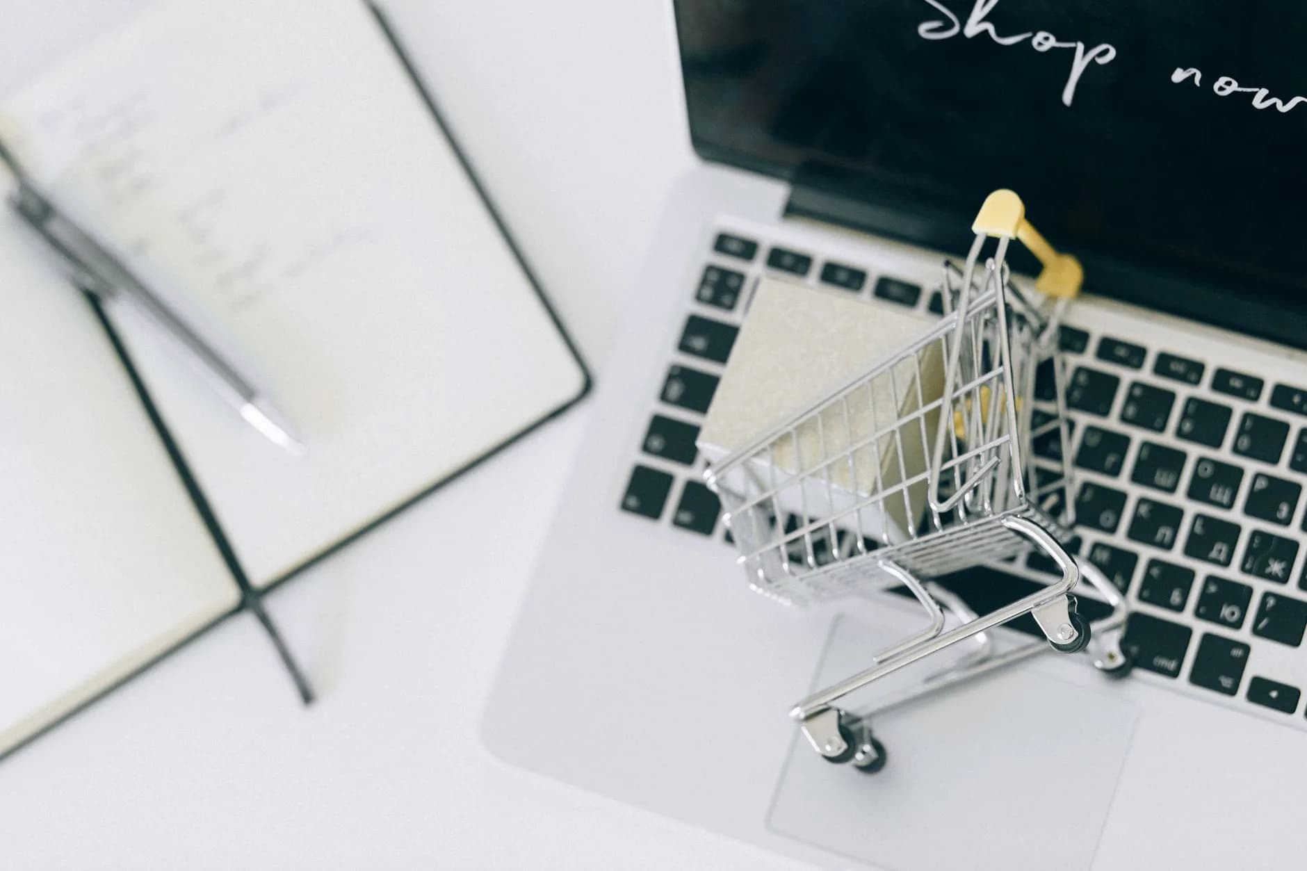 Una schermata di una piattaforma e-commerce su un computer